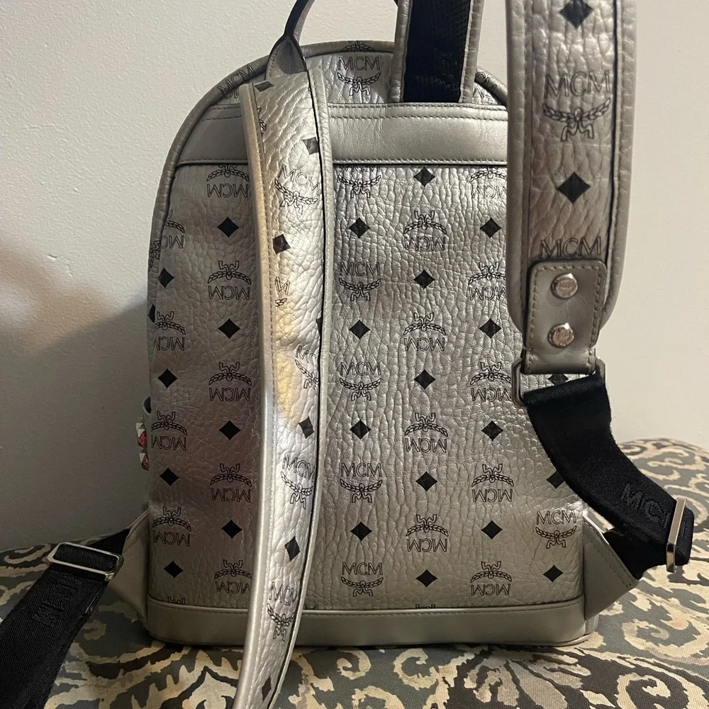 MCM Silver Backpack - Picture 4 of 7